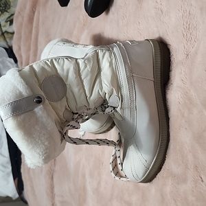 White London Fog snow boots size 9